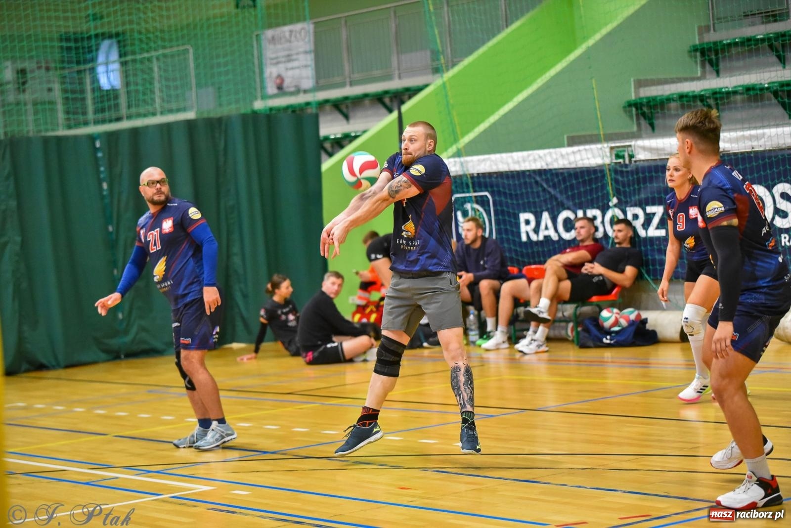 Zdjęcie w galerii na portalu naszraciborz.pl: Siatkarski Turniej Charytatywny w Raciborzu – sport i serca dla Sebastiana wiadomości z regionu