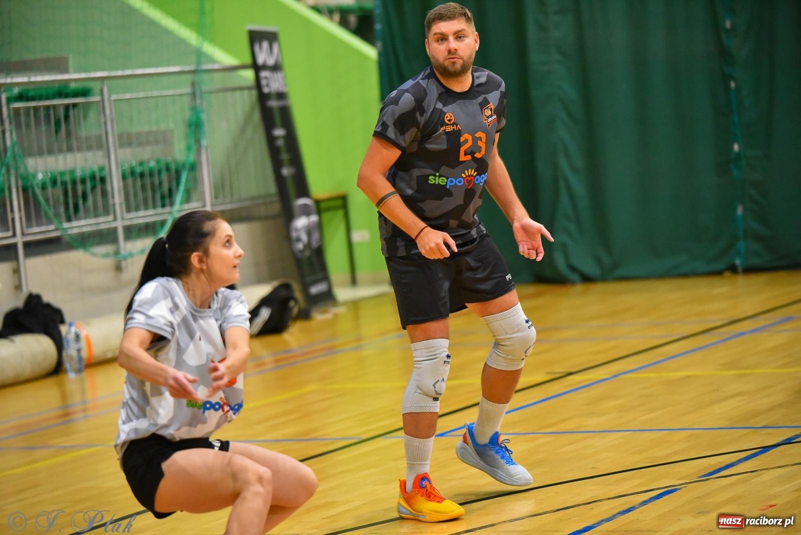 Zdjęcie w galerii na portalu naszraciborz.pl: Siatkarski Turniej Charytatywny w Raciborzu – sport i serca dla Sebastiana wiadomości z regionu