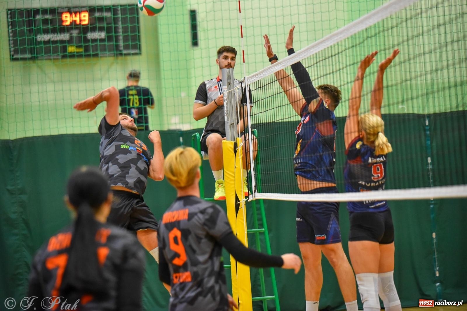 Zdjęcie w galerii na portalu naszraciborz.pl: Siatkarski Turniej Charytatywny w Raciborzu – sport i serca dla Sebastiana wiadomości z regionu