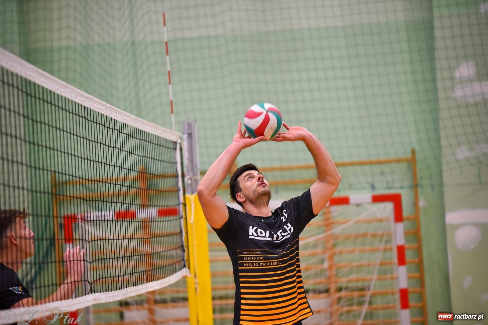 Zdjęcie w galerii na portalu naszraciborz.pl: Siatkarski Turniej Charytatywny w Raciborzu – sport i serca dla Sebastiana wiadomości z regionu