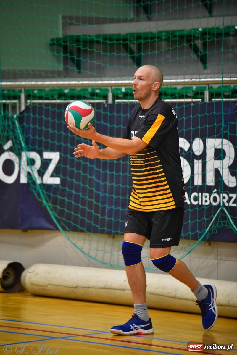 Zdjęcie w galerii na portalu naszraciborz.pl: Siatkarski Turniej Charytatywny w Raciborzu – sport i serca dla Sebastiana wiadomości z regionu