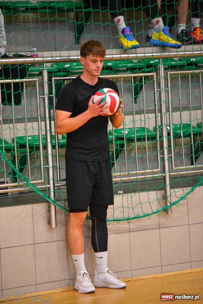 Zdjęcie w galerii na portalu naszraciborz.pl: Siatkarski Turniej Charytatywny w Raciborzu – sport i serca dla Sebastiana wiadomości z regionu