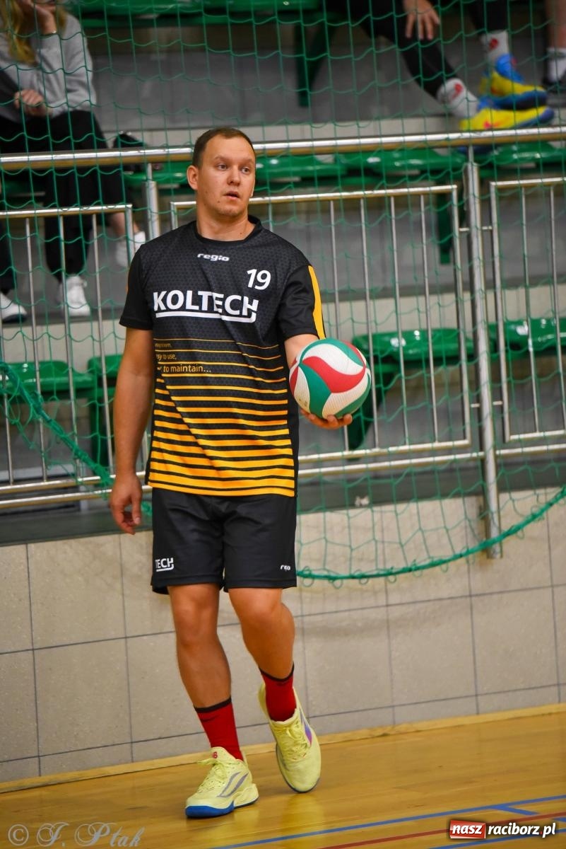 Zdjęcie w galerii na portalu naszraciborz.pl: Siatkarski Turniej Charytatywny w Raciborzu – sport i serca dla Sebastiana wiadomości z regionu