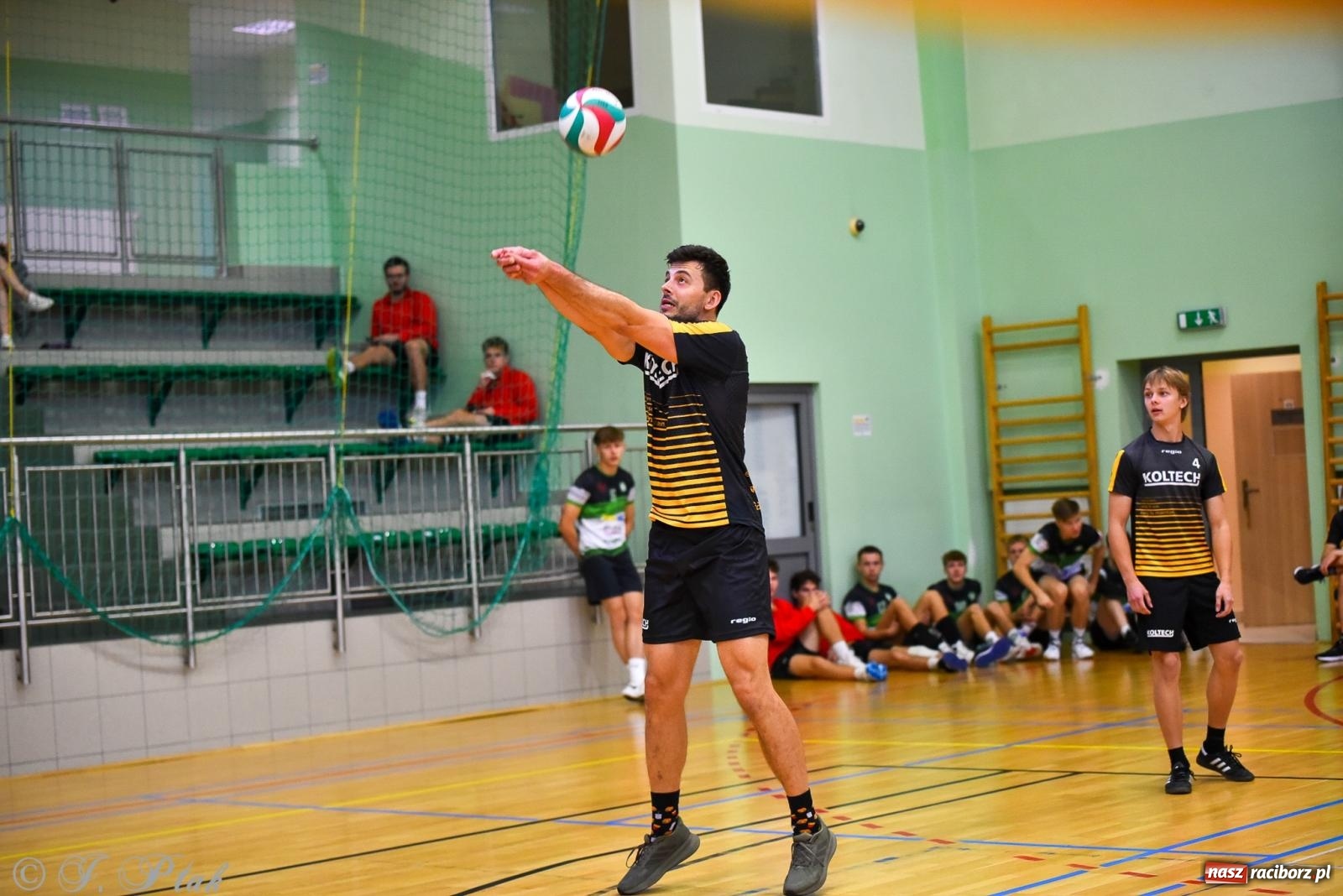 Zdjęcie w galerii na portalu naszraciborz.pl: Siatkarski Turniej Charytatywny w Raciborzu – sport i serca dla Sebastiana wiadomości z regionu