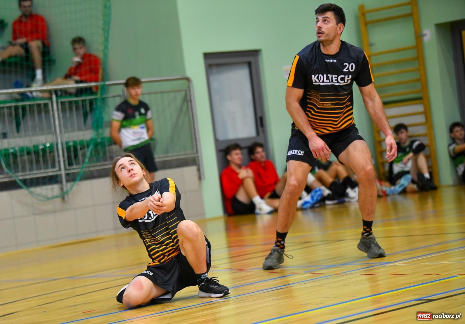 Zdjęcie w galerii na portalu naszraciborz.pl: Siatkarski Turniej Charytatywny w Raciborzu – sport i serca dla Sebastiana wiadomości z regionu
