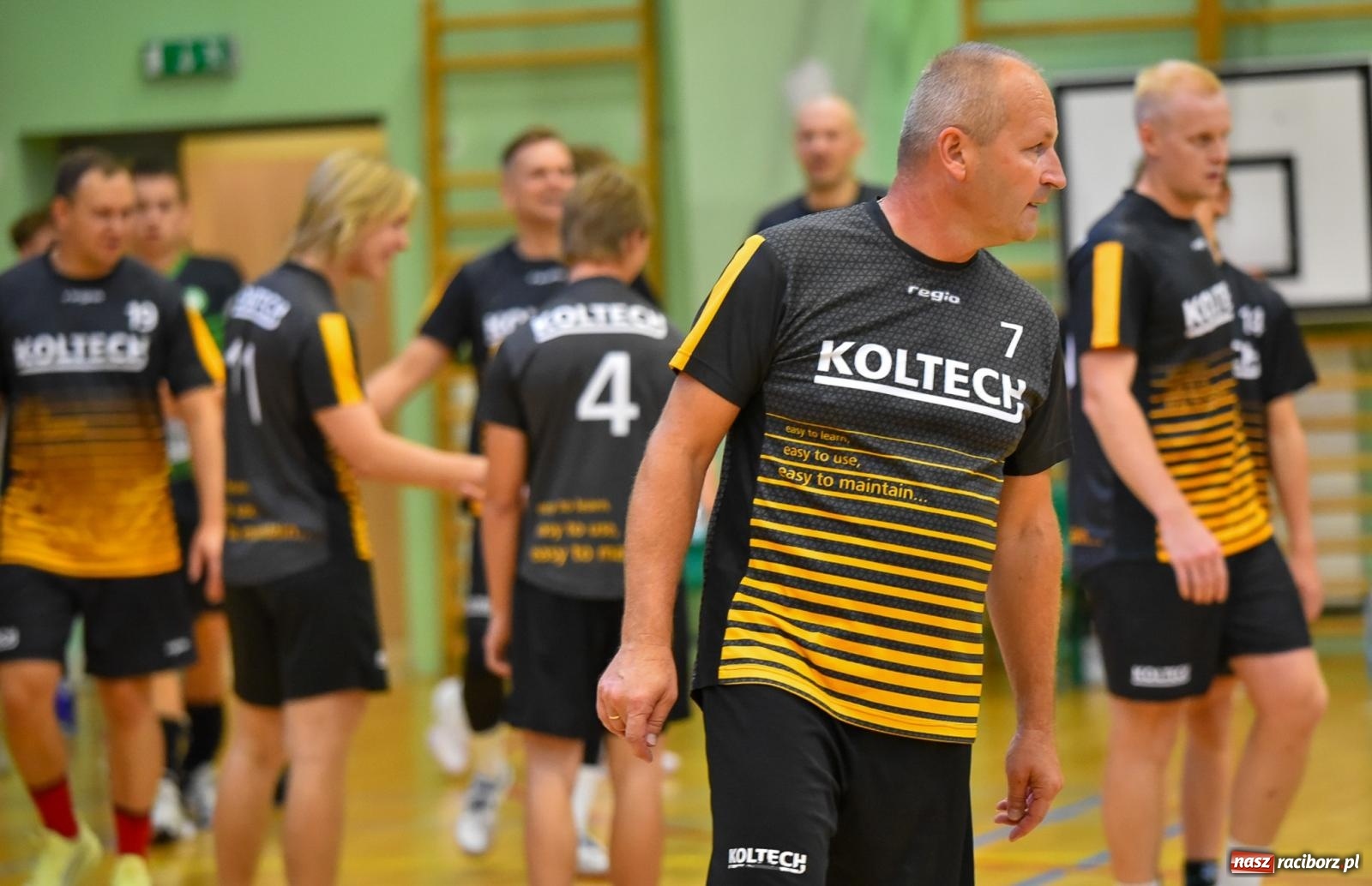 Zdjęcie w galerii na portalu naszraciborz.pl: Siatkarski Turniej Charytatywny w Raciborzu – sport i serca dla Sebastiana wiadomości z regionu