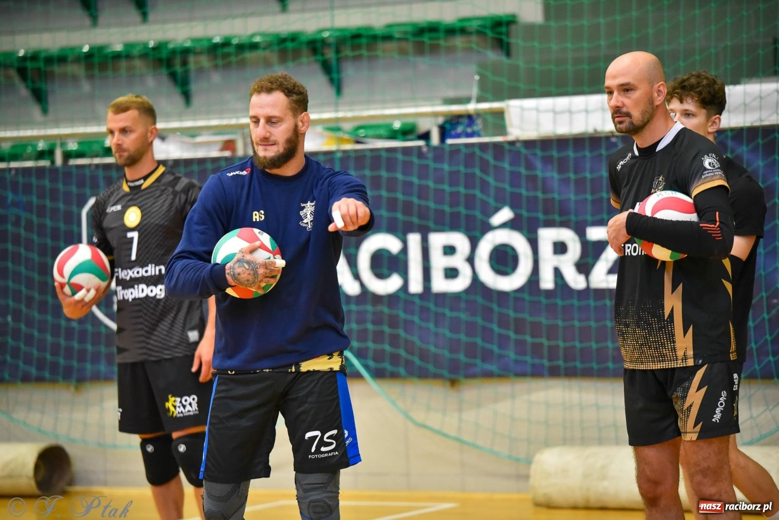 Zdjęcie w galerii na portalu naszraciborz.pl: Siatkarski Turniej Charytatywny w Raciborzu – sport i serca dla Sebastiana wiadomości z regionu