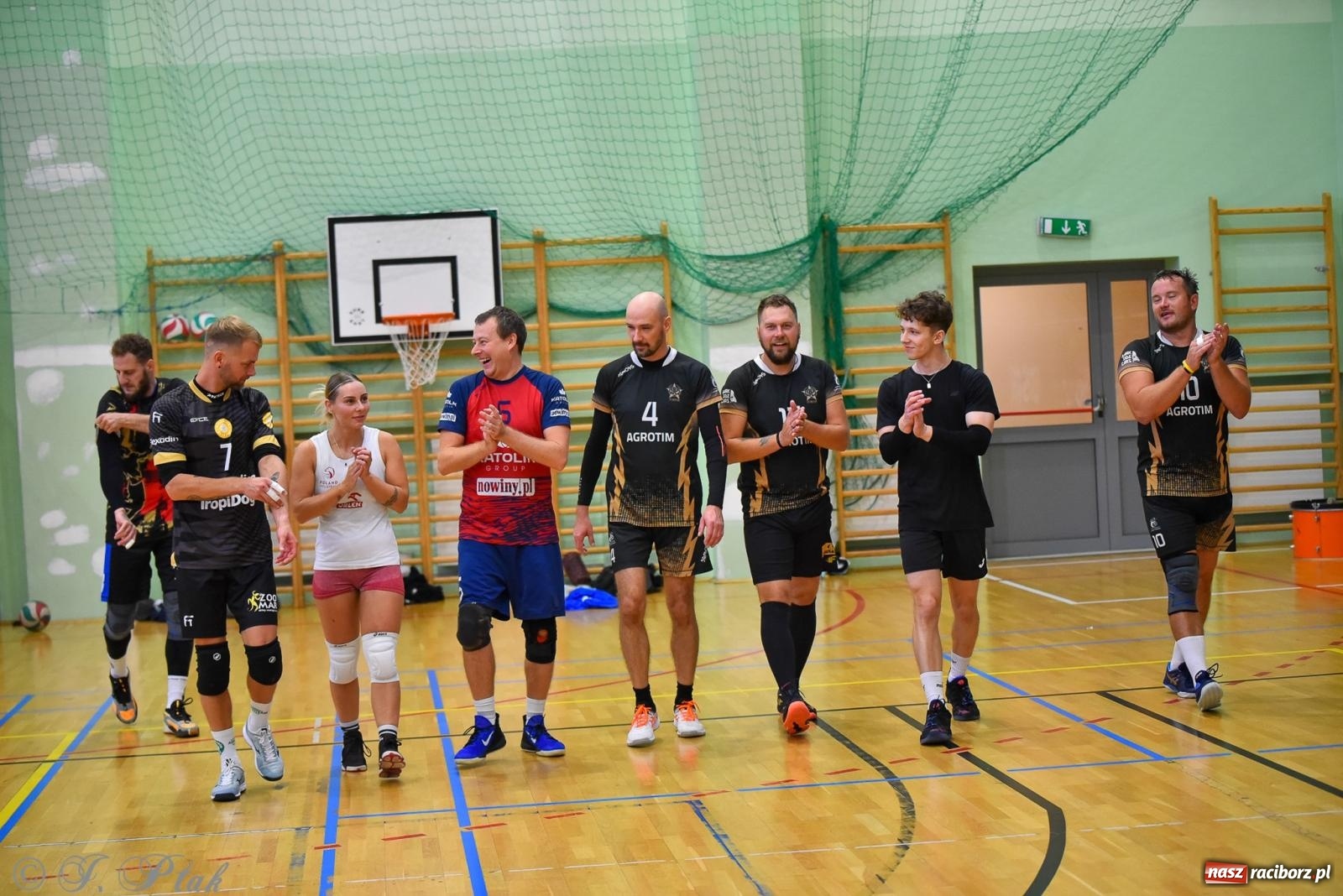 Zdjęcie w galerii na portalu naszraciborz.pl: Siatkarski Turniej Charytatywny w Raciborzu – sport i serca dla Sebastiana wiadomości z regionu