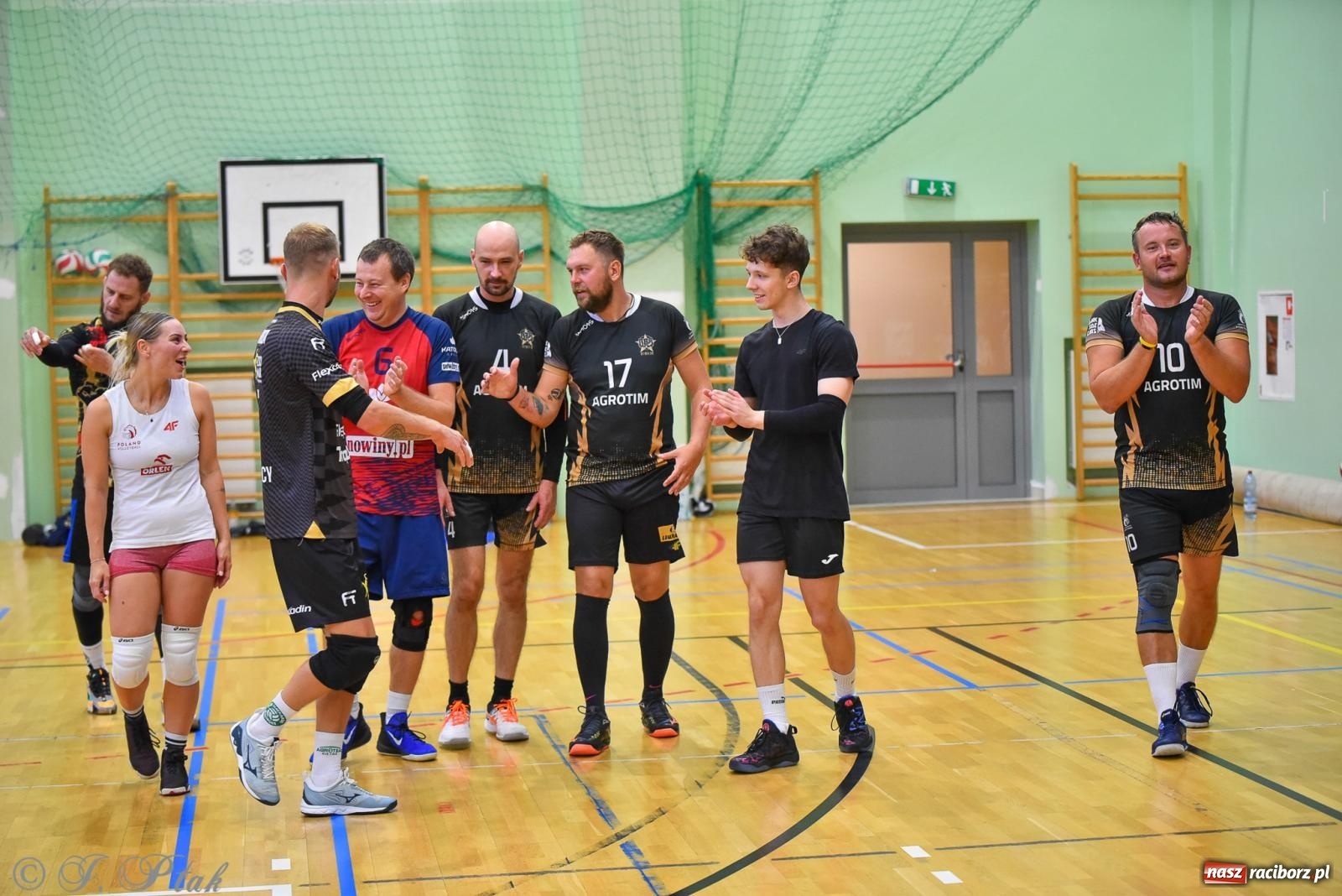 Zdjęcie w galerii na portalu naszraciborz.pl: Siatkarski Turniej Charytatywny w Raciborzu – sport i serca dla Sebastiana wiadomości z regionu