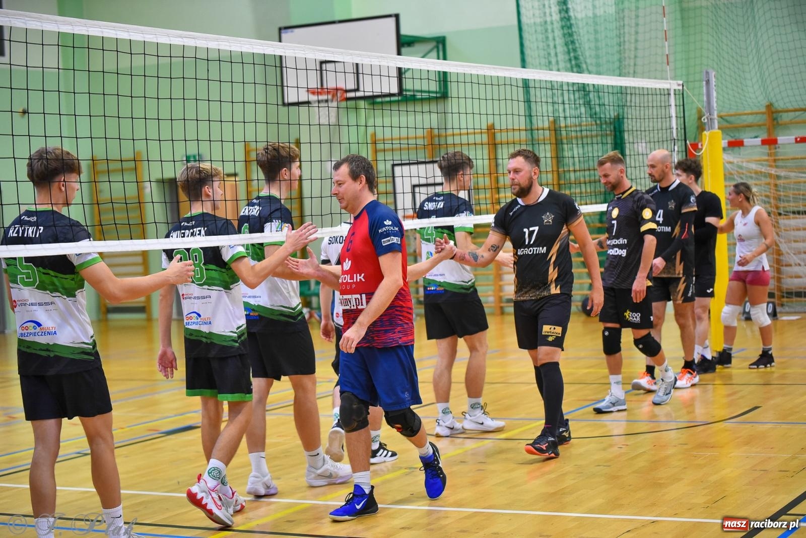 Zdjęcie w galerii na portalu naszraciborz.pl: Siatkarski Turniej Charytatywny w Raciborzu – sport i serca dla Sebastiana wiadomości z regionu