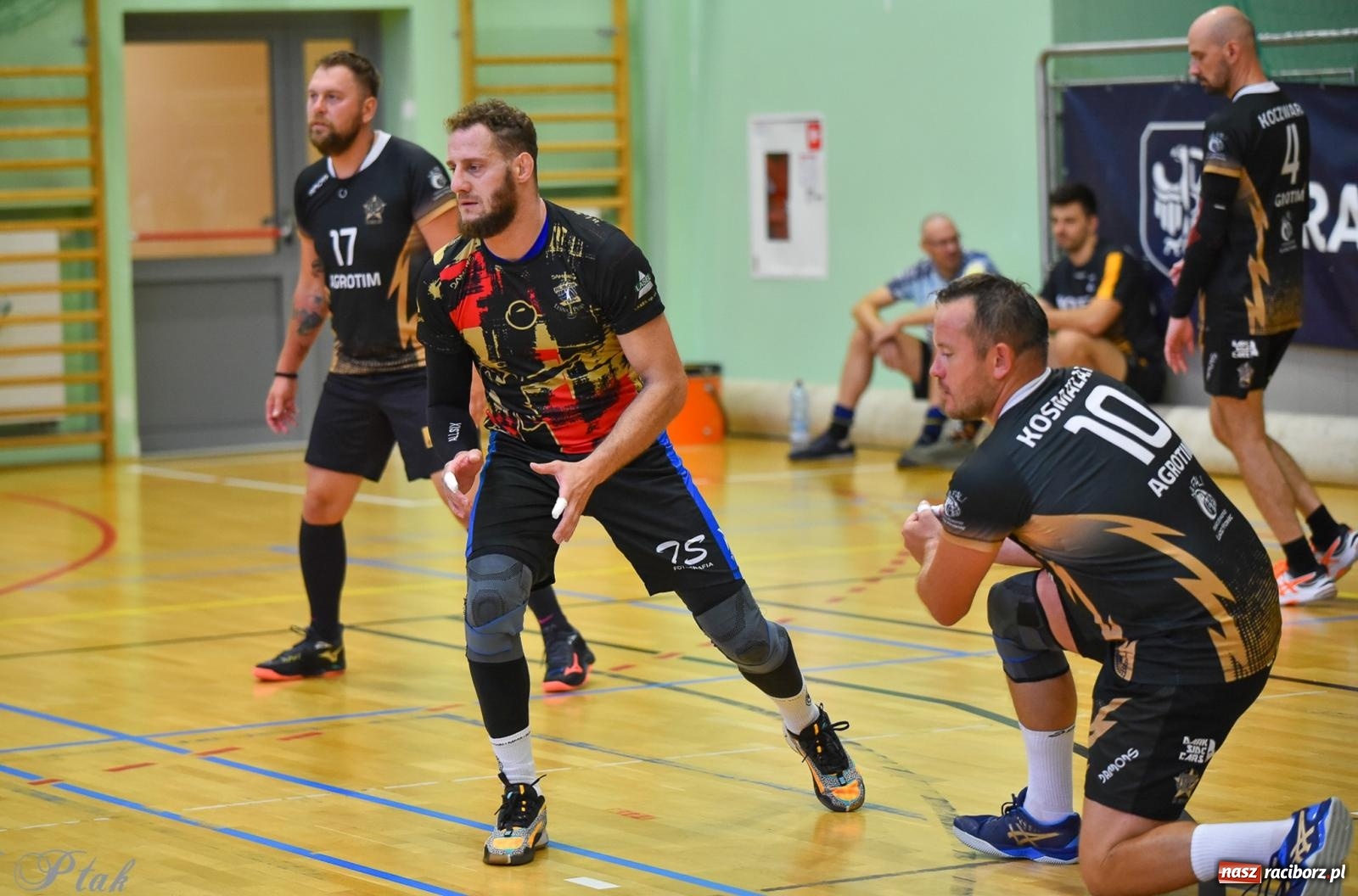 Zdjęcie w galerii na portalu naszraciborz.pl: Siatkarski Turniej Charytatywny w Raciborzu – sport i serca dla Sebastiana wiadomości z regionu