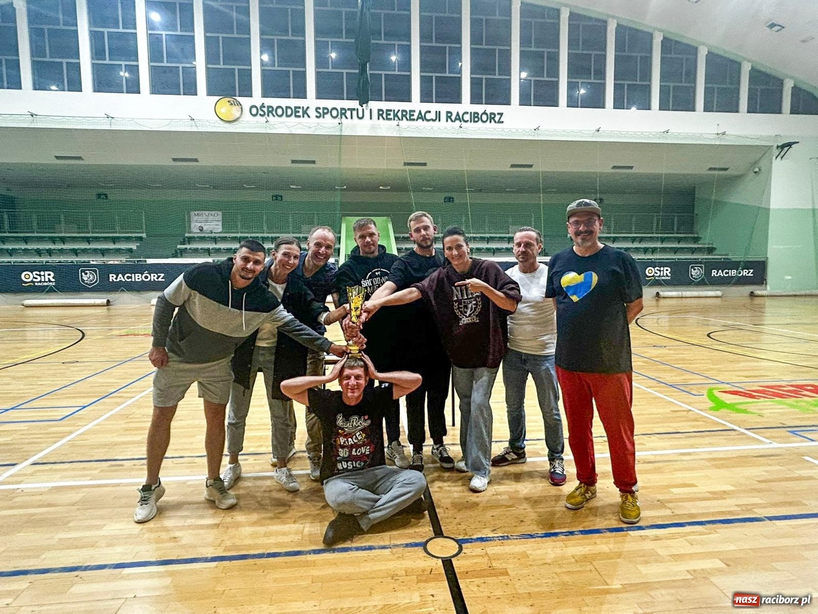 Zdjęcie w galerii na portalu naszraciborz.pl: Siatkarski Turniej Charytatywny w Raciborzu – sport i serca dla Sebastiana wiadomości z regionu