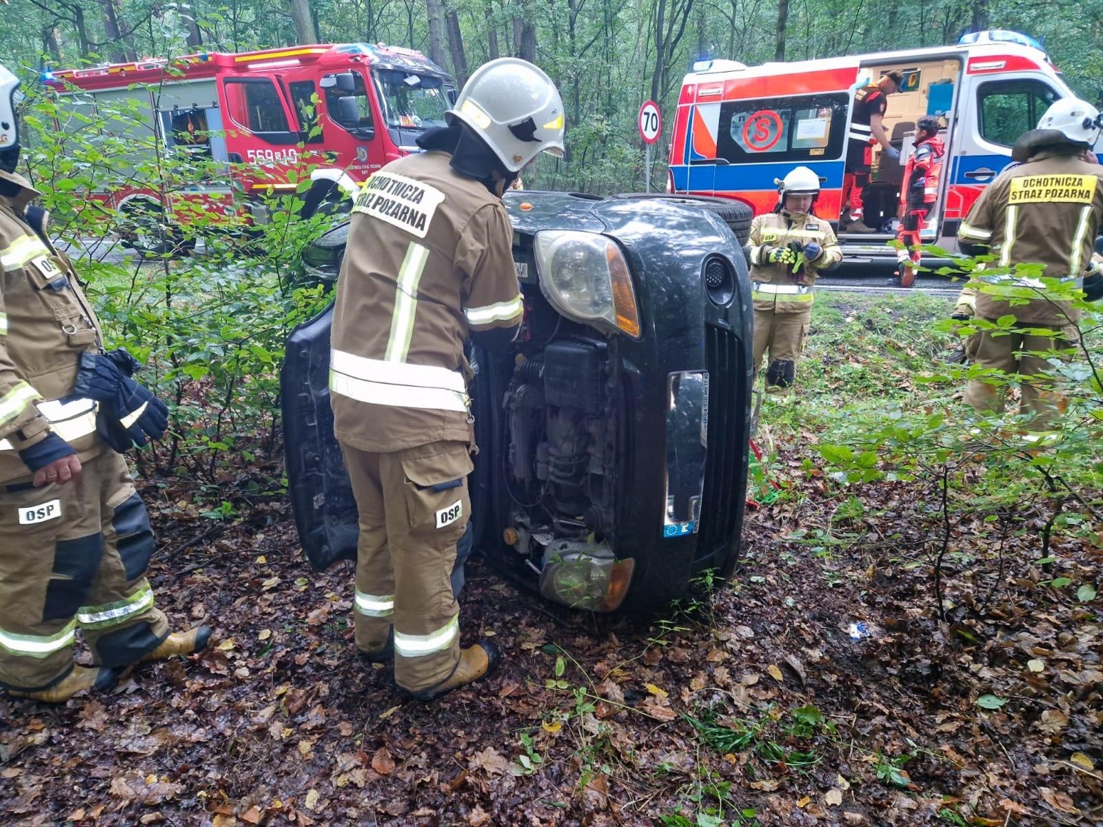 Zdjęcie w galerii na portalu naszraciborz.pl: Chevrolet dachował na trasie Rudy – Sośnicowice wiadomości z regionu