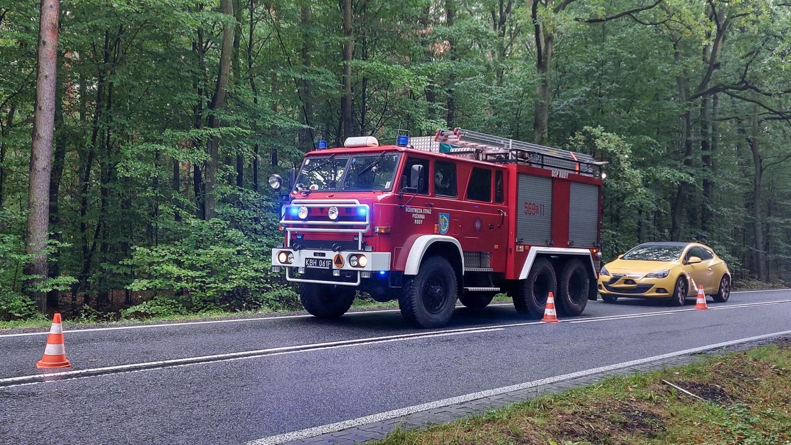 Zdjęcie w galerii na portalu naszraciborz.pl: Chevrolet dachował na trasie Rudy – Sośnicowice wiadomości z regionu