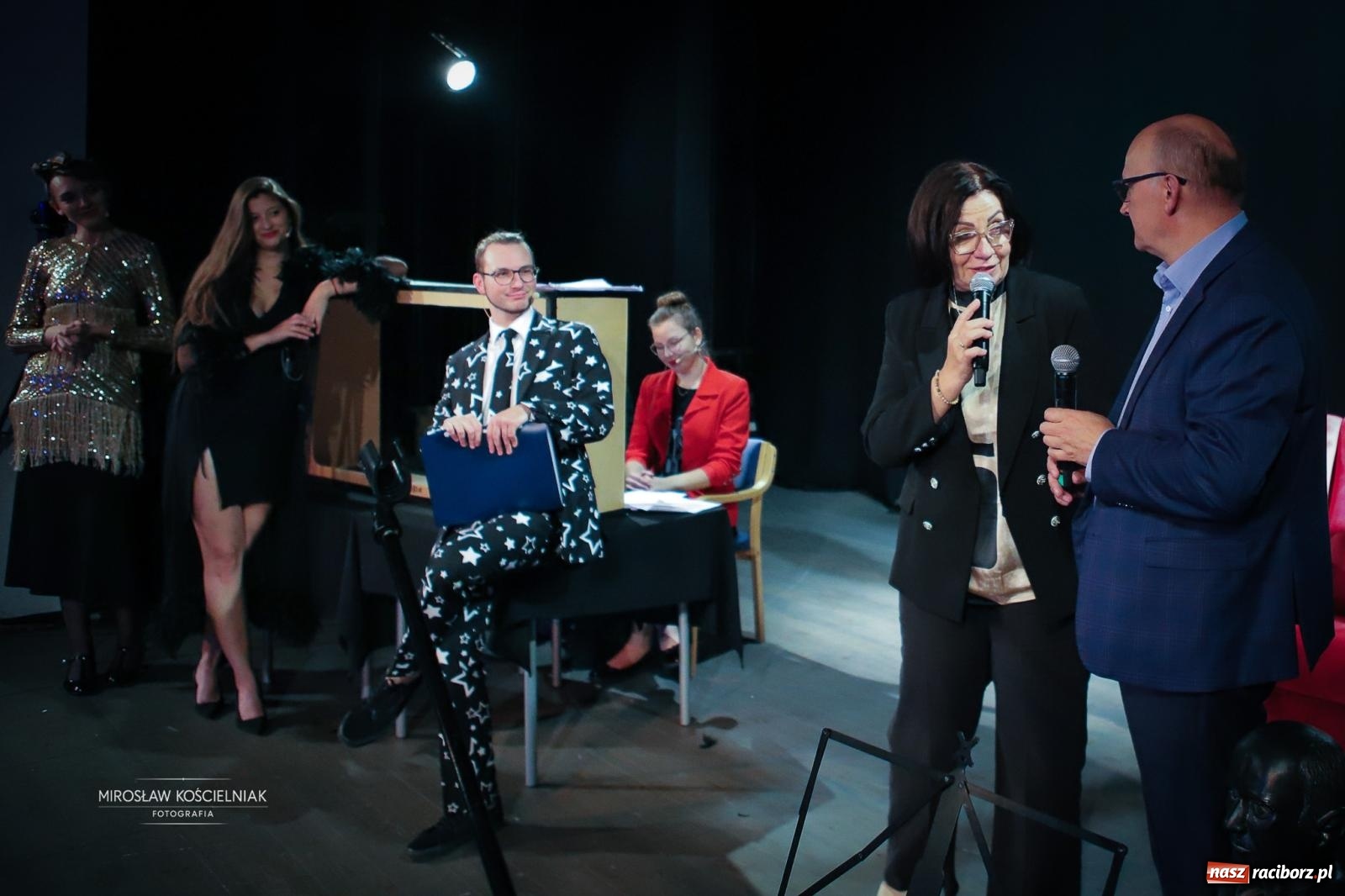 Zdjęcie w galerii na portalu naszraciborz.pl: Benefis Elżbiety i Andrzeja Biskupów w Raciborzu – muzyka, teatr i wspomnienia [FOTO] wiadomości z regionu