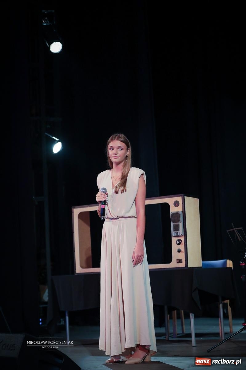 Zdjęcie w galerii na portalu naszraciborz.pl: Benefis Elżbiety i Andrzeja Biskupów w Raciborzu – muzyka, teatr i wspomnienia [FOTO] wiadomości z regionu