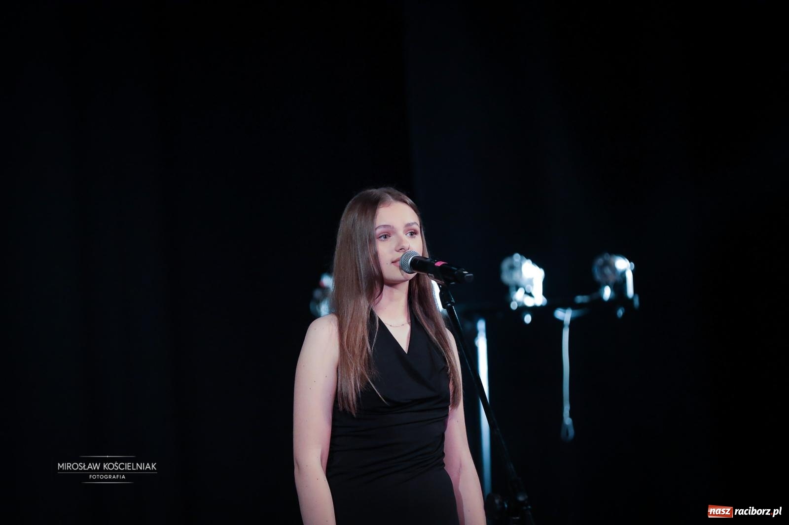 Zdjęcie w galerii na portalu naszraciborz.pl: Benefis Elżbiety i Andrzeja Biskupów w Raciborzu – muzyka, teatr i wspomnienia [FOTO] wiadomości z regionu