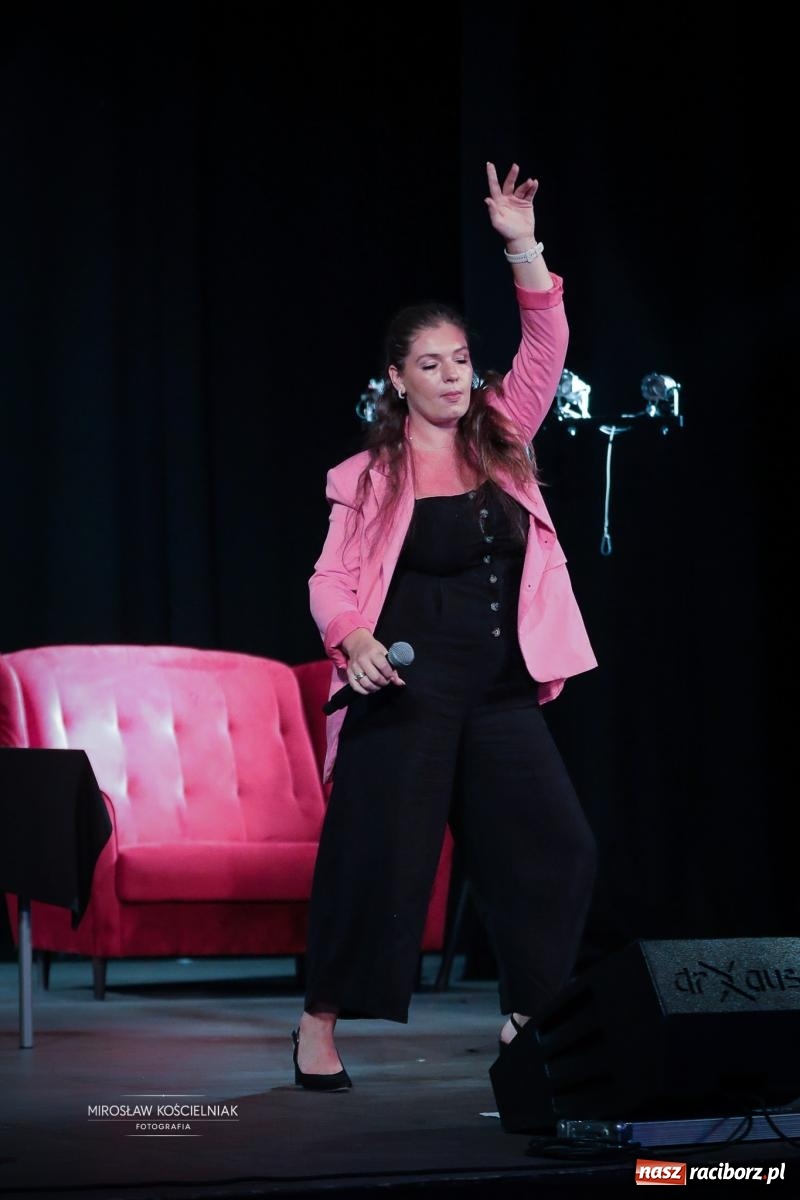 Zdjęcie w galerii na portalu naszraciborz.pl: Benefis Elżbiety i Andrzeja Biskupów w Raciborzu – muzyka, teatr i wspomnienia [FOTO] wiadomości z regionu