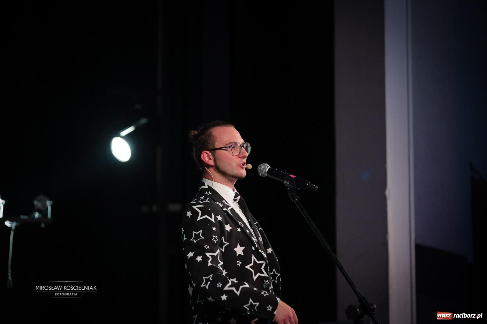 Zdjęcie w galerii na portalu naszraciborz.pl: Benefis Elżbiety i Andrzeja Biskupów w Raciborzu – muzyka, teatr i wspomnienia [FOTO] wiadomości z regionu