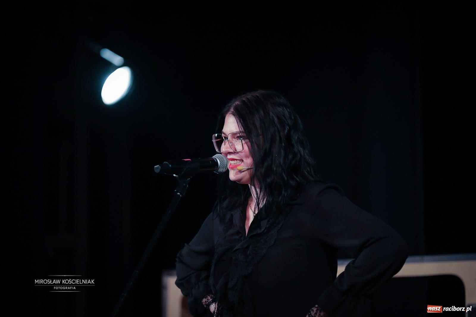 Zdjęcie w galerii na portalu naszraciborz.pl: Benefis Elżbiety i Andrzeja Biskupów w Raciborzu – muzyka, teatr i wspomnienia [FOTO] wiadomości z regionu