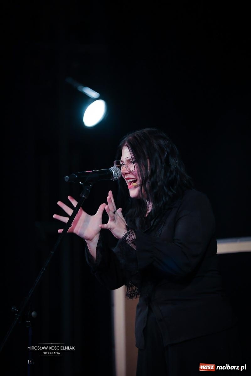 Zdjęcie w galerii na portalu naszraciborz.pl: Benefis Elżbiety i Andrzeja Biskupów w Raciborzu – muzyka, teatr i wspomnienia [FOTO] wiadomości z regionu