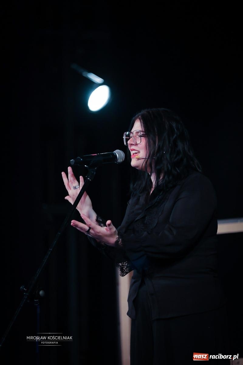 Zdjęcie w galerii na portalu naszraciborz.pl: Benefis Elżbiety i Andrzeja Biskupów w Raciborzu – muzyka, teatr i wspomnienia [FOTO] wiadomości z regionu