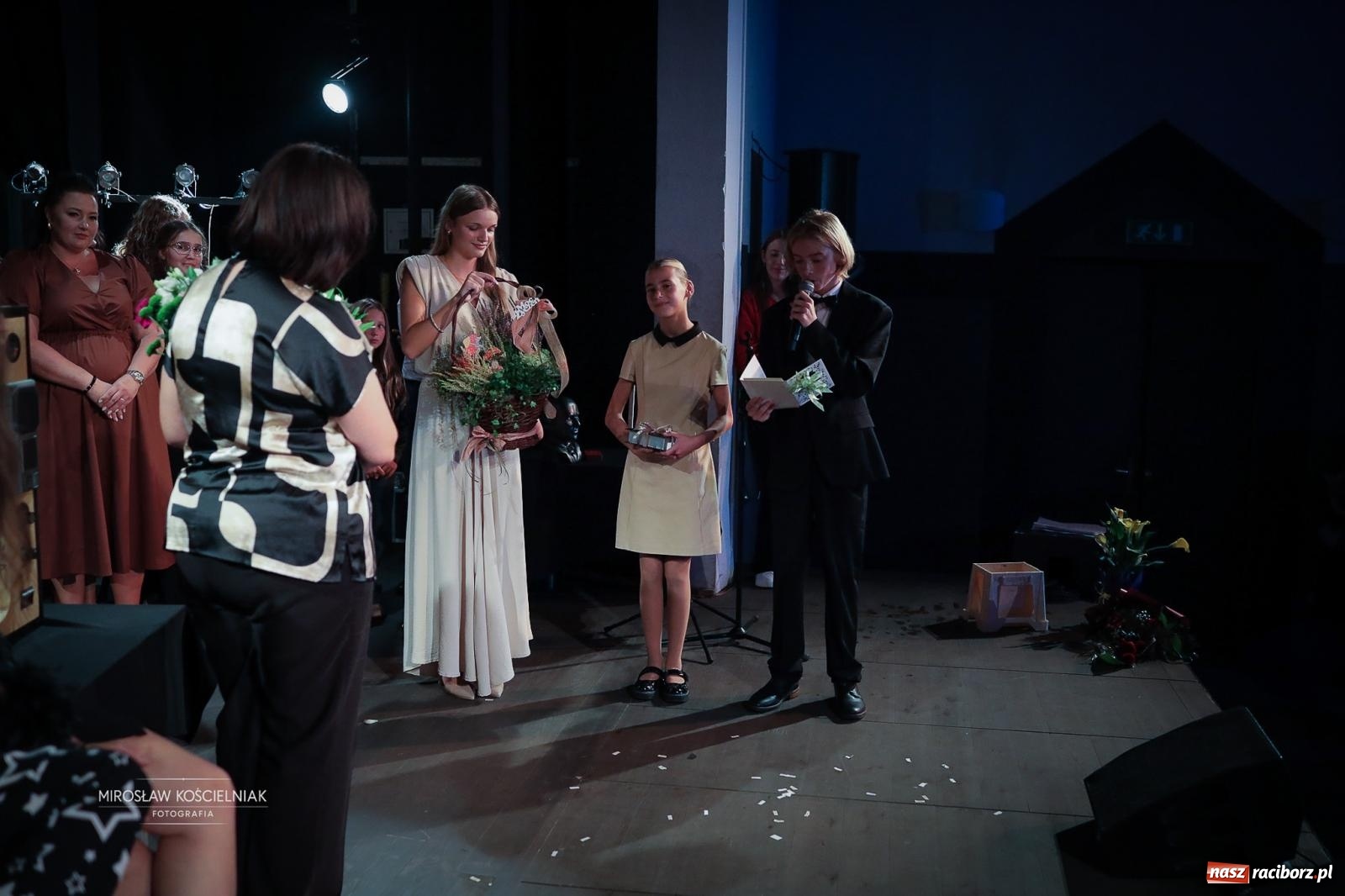 Zdjęcie w galerii na portalu naszraciborz.pl: Benefis Elżbiety i Andrzeja Biskupów w Raciborzu – muzyka, teatr i wspomnienia [FOTO] wiadomości z regionu