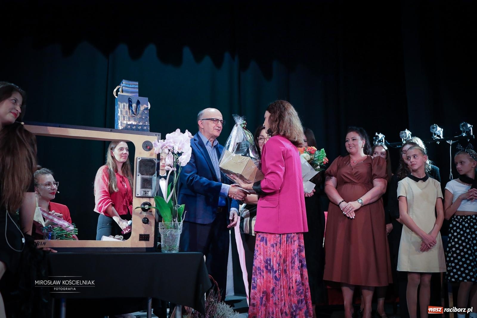 Zdjęcie w galerii na portalu naszraciborz.pl: Benefis Elżbiety i Andrzeja Biskupów w Raciborzu – muzyka, teatr i wspomnienia [FOTO] wiadomości z regionu