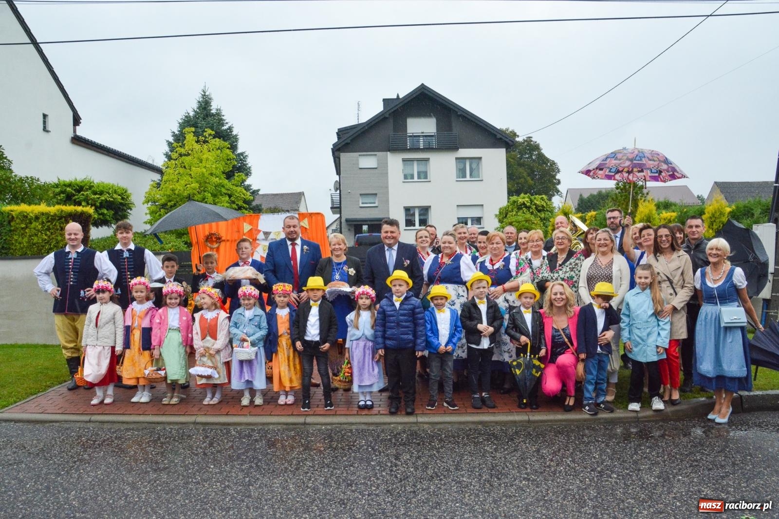 Zdjęcie w galerii na portalu naszraciborz.pl: Dożynki 2025. Tworków nie przestraszył się deszczu [FOTO i WIDEO] wiadomości z regionu