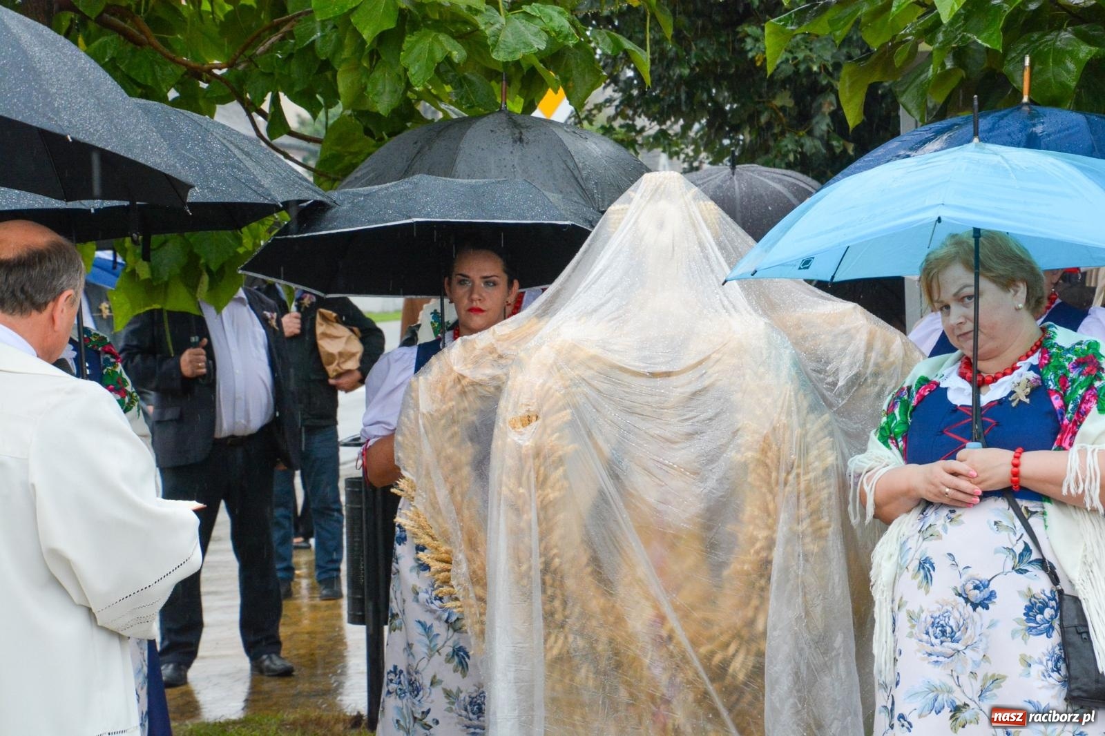 Zdjęcie w galerii na portalu naszraciborz.pl: Dożynki 2025. Tworków nie przestraszył się deszczu [FOTO i WIDEO] wiadomości z regionu