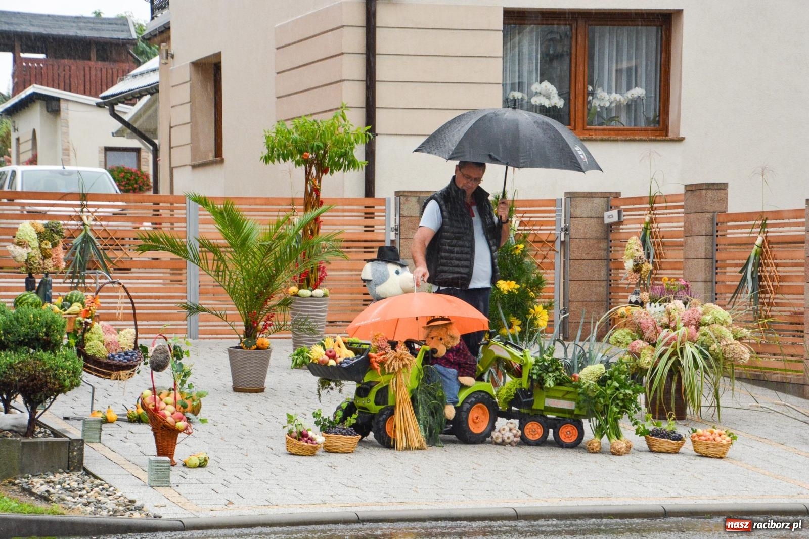 Zdjęcie w galerii na portalu naszraciborz.pl: Dożynki 2025. Tworków nie przestraszył się deszczu [FOTO i WIDEO] wiadomości z regionu