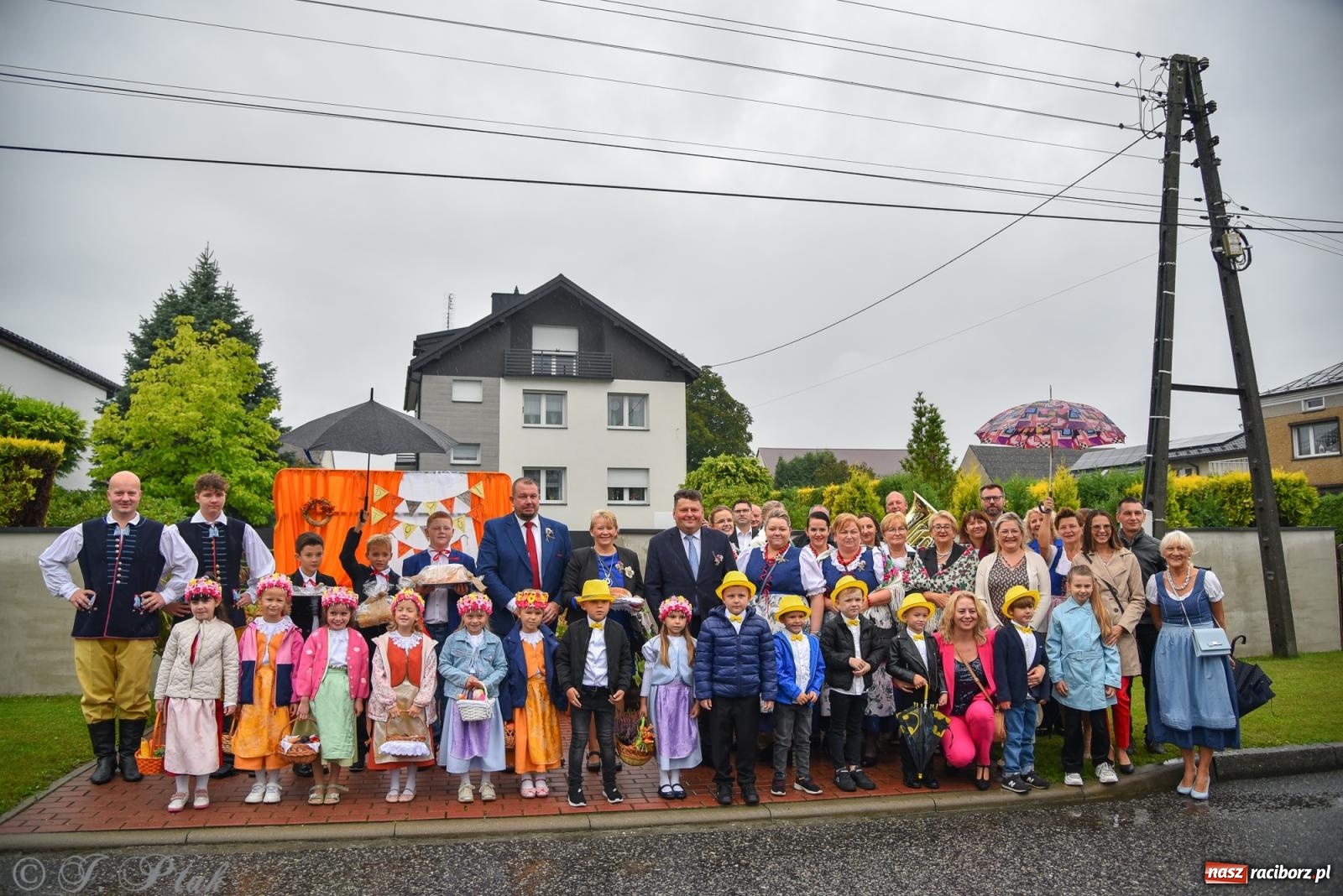 Zdjęcie w galerii na portalu naszraciborz.pl: Dożynki 2025. Tworków nie przestraszył się deszczu [FOTO i WIDEO] wiadomości z regionu