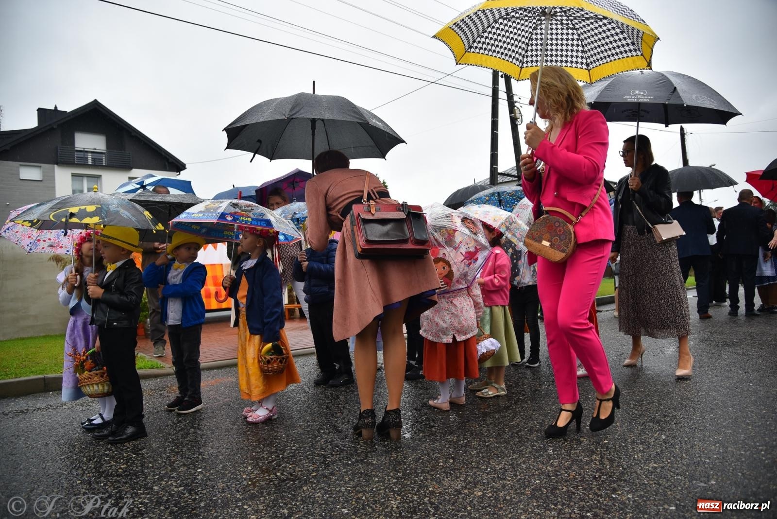 Zdjęcie w galerii na portalu naszraciborz.pl: Dożynki 2025. Tworków nie przestraszył się deszczu [FOTO i WIDEO] wiadomości z regionu