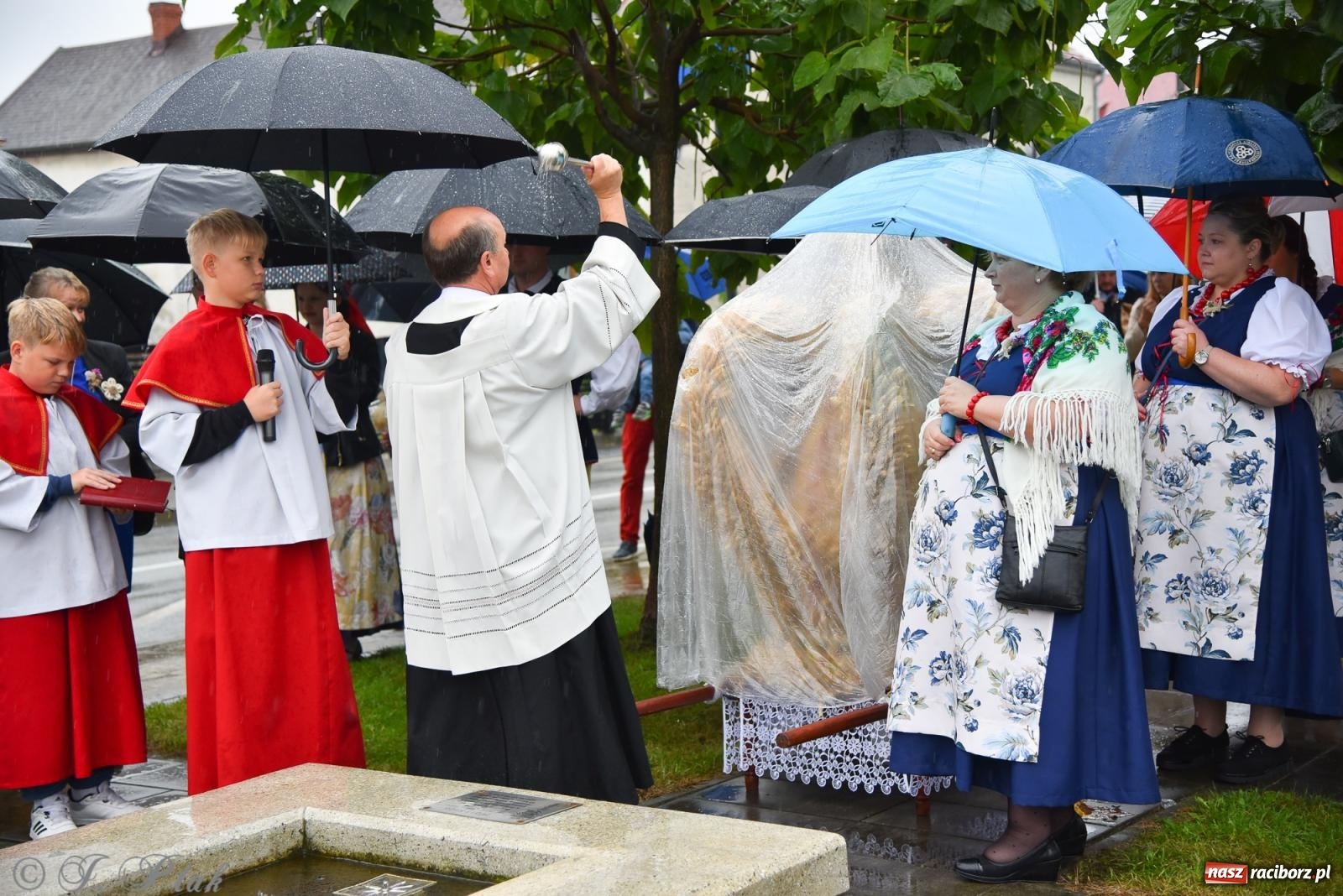 Zdjęcie w galerii na portalu naszraciborz.pl: Dożynki 2025. Tworków nie przestraszył się deszczu [FOTO i WIDEO] wiadomości z regionu
