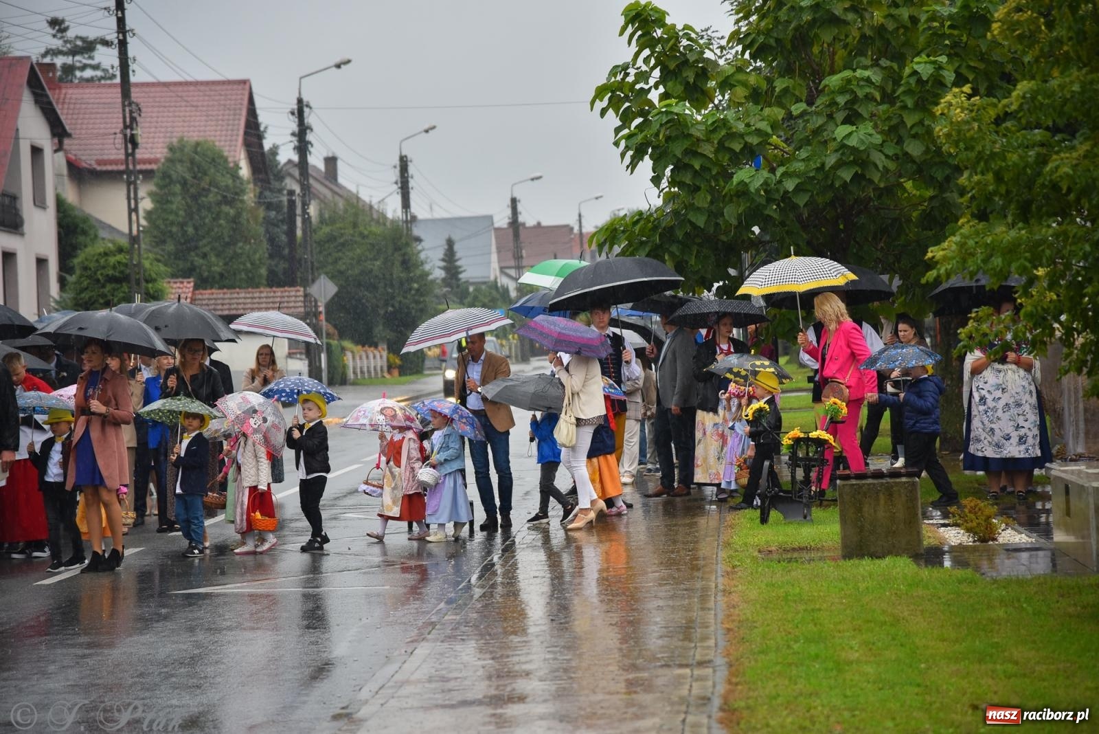 Zdjęcie w galerii na portalu naszraciborz.pl: Dożynki 2025. Tworków nie przestraszył się deszczu [FOTO i WIDEO] wiadomości z regionu