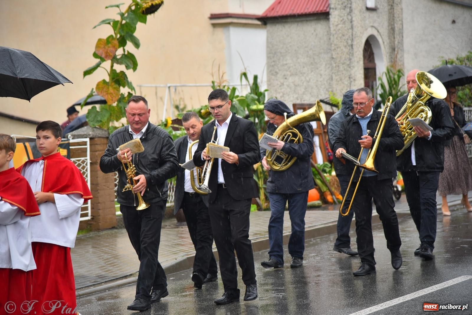 Zdjęcie w galerii na portalu naszraciborz.pl: Dożynki 2025. Tworków nie przestraszył się deszczu [FOTO i WIDEO] wiadomości z regionu