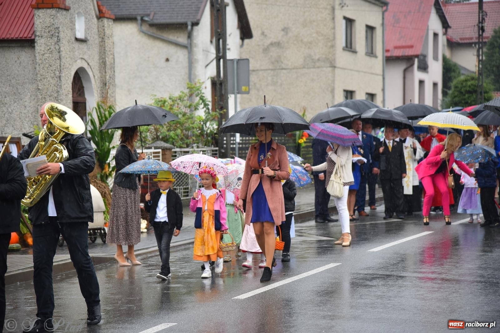 Zdjęcie w galerii na portalu naszraciborz.pl: Dożynki 2025. Tworków nie przestraszył się deszczu [FOTO i WIDEO] wiadomości z regionu