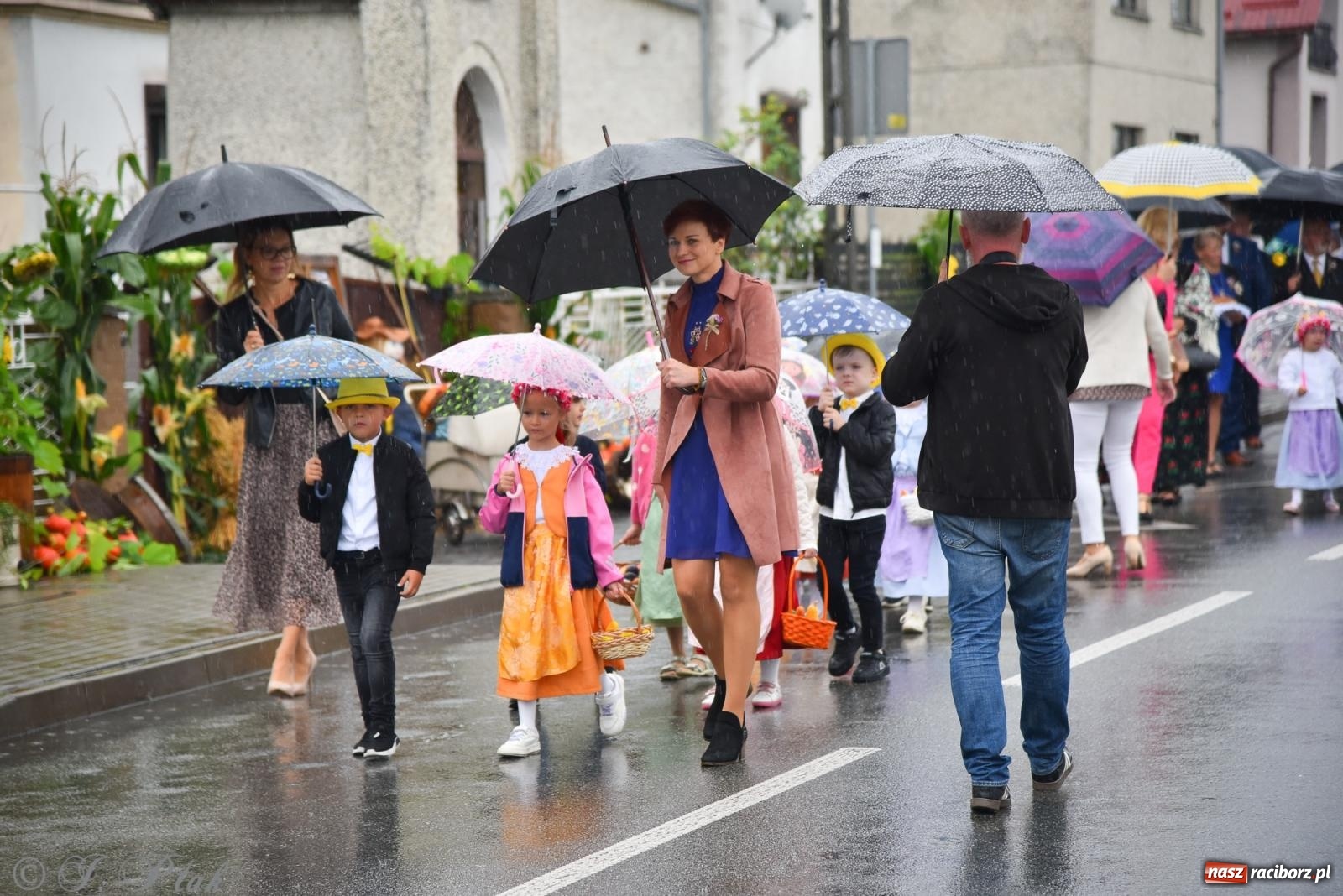Zdjęcie w galerii na portalu naszraciborz.pl: Dożynki 2025. Tworków nie przestraszył się deszczu [FOTO i WIDEO] wiadomości z regionu