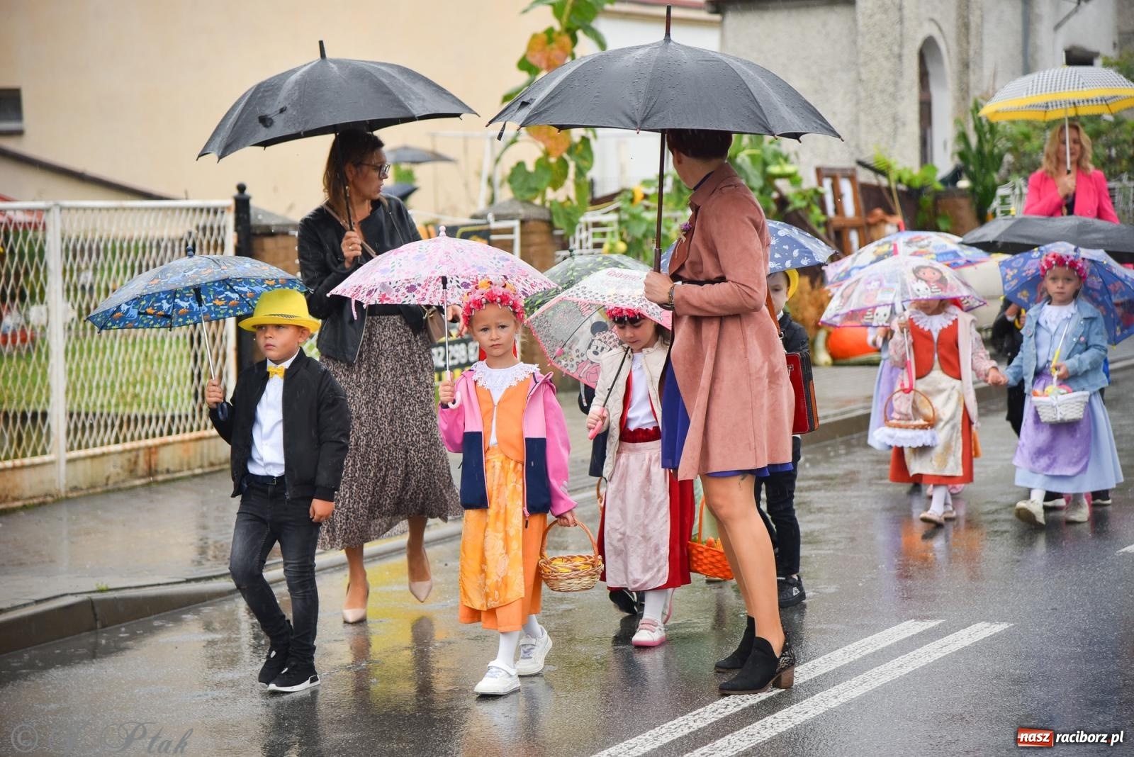 Zdjęcie w galerii na portalu naszraciborz.pl: Dożynki 2025. Tworków nie przestraszył się deszczu [FOTO i WIDEO] wiadomości z regionu
