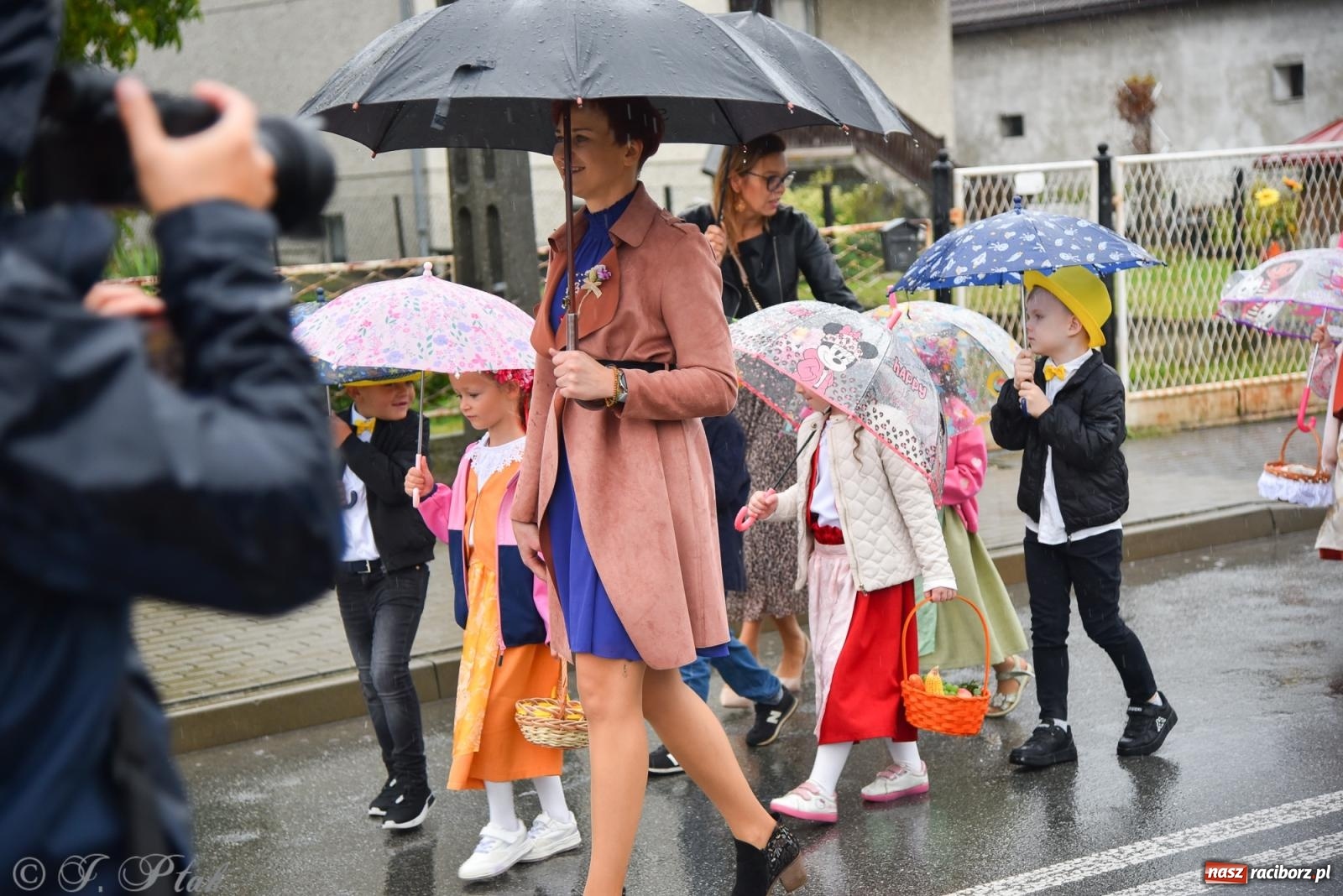 Zdjęcie w galerii na portalu naszraciborz.pl: Dożynki 2025. Tworków nie przestraszył się deszczu [FOTO i WIDEO] wiadomości z regionu