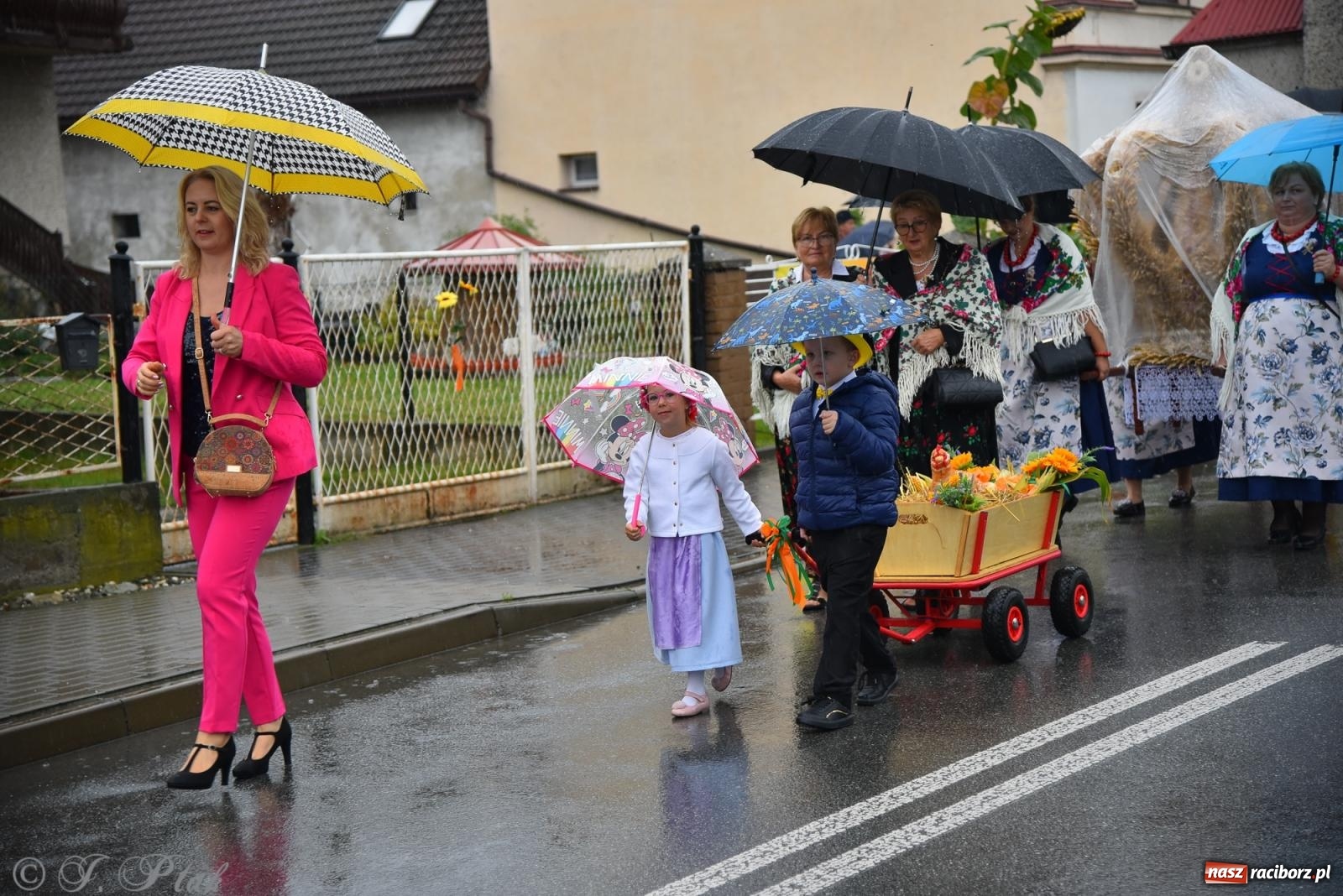 Zdjęcie w galerii na portalu naszraciborz.pl: Dożynki 2025. Tworków nie przestraszył się deszczu [FOTO i WIDEO] wiadomości z regionu