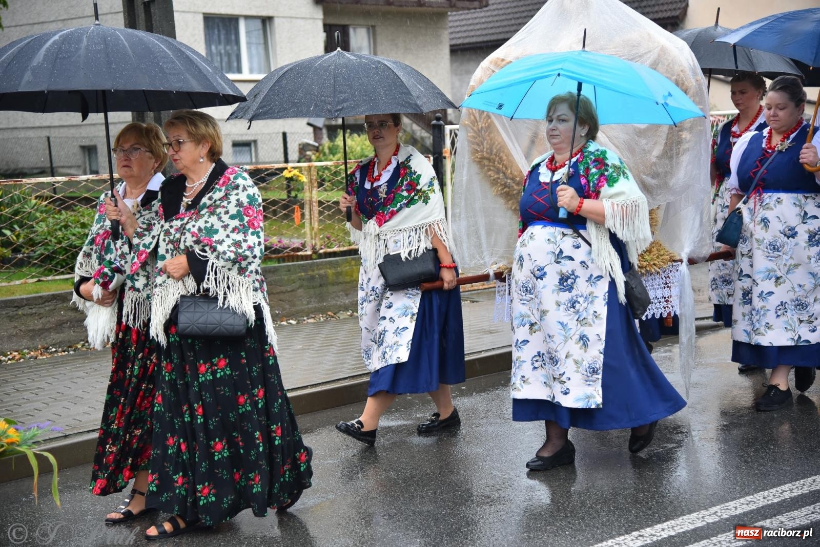 Zdjęcie w galerii na portalu naszraciborz.pl: Dożynki 2025. Tworków nie przestraszył się deszczu [FOTO i WIDEO] wiadomości z regionu