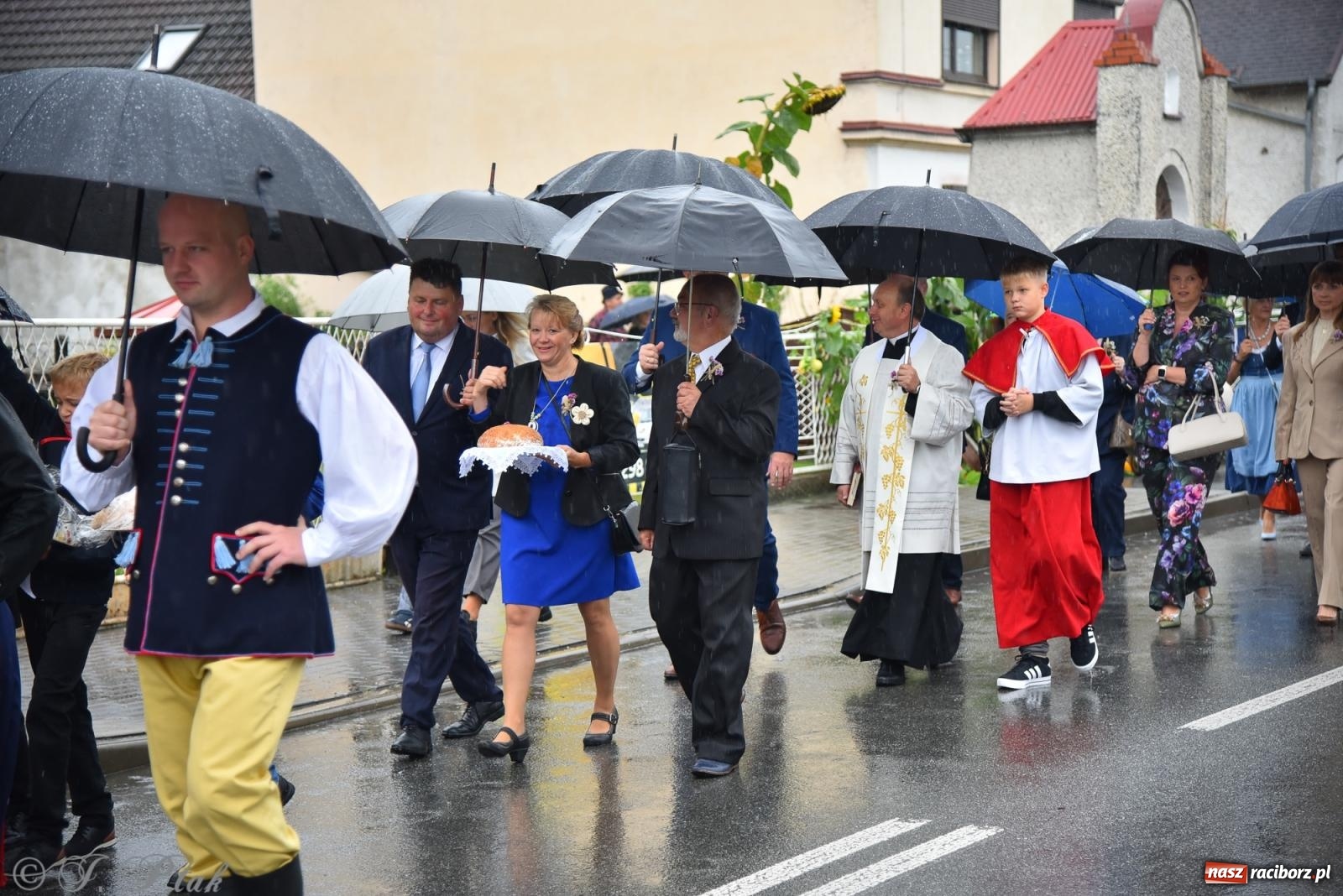 Zdjęcie w galerii na portalu naszraciborz.pl: Dożynki 2025. Tworków nie przestraszył się deszczu [FOTO i WIDEO] wiadomości z regionu