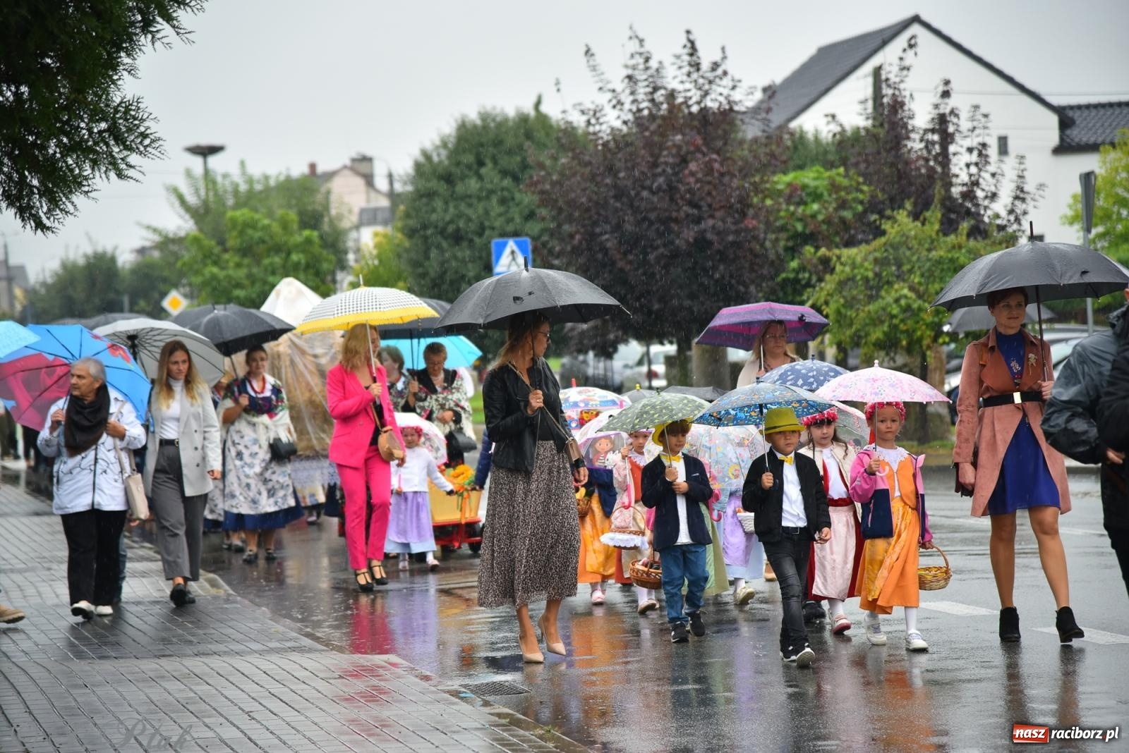 Zdjęcie w galerii na portalu naszraciborz.pl: Dożynki 2025. Tworków nie przestraszył się deszczu [FOTO i WIDEO] wiadomości z regionu