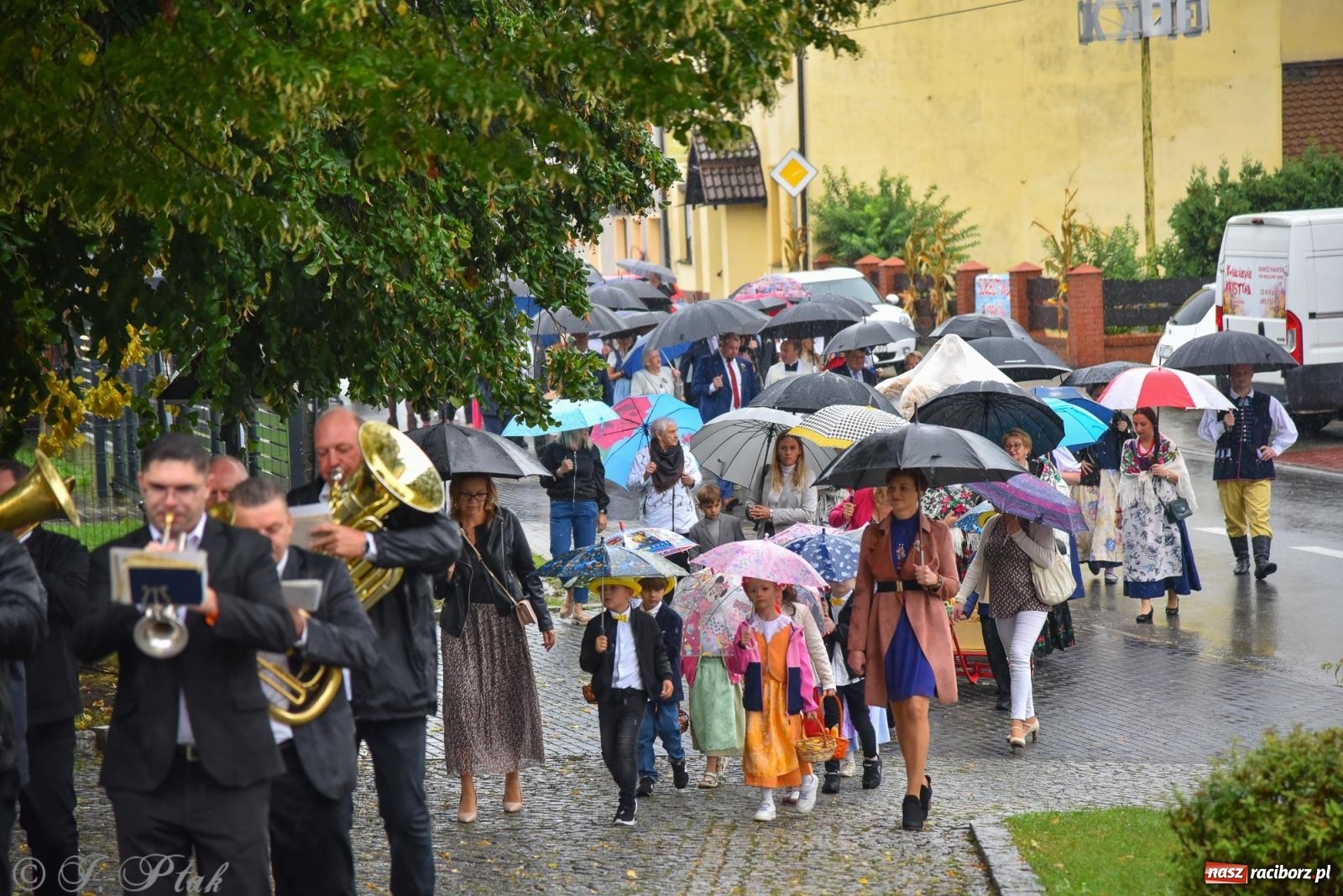 Zdjęcie w galerii na portalu naszraciborz.pl: Dożynki 2025. Tworków nie przestraszył się deszczu [FOTO i WIDEO] wiadomości z regionu