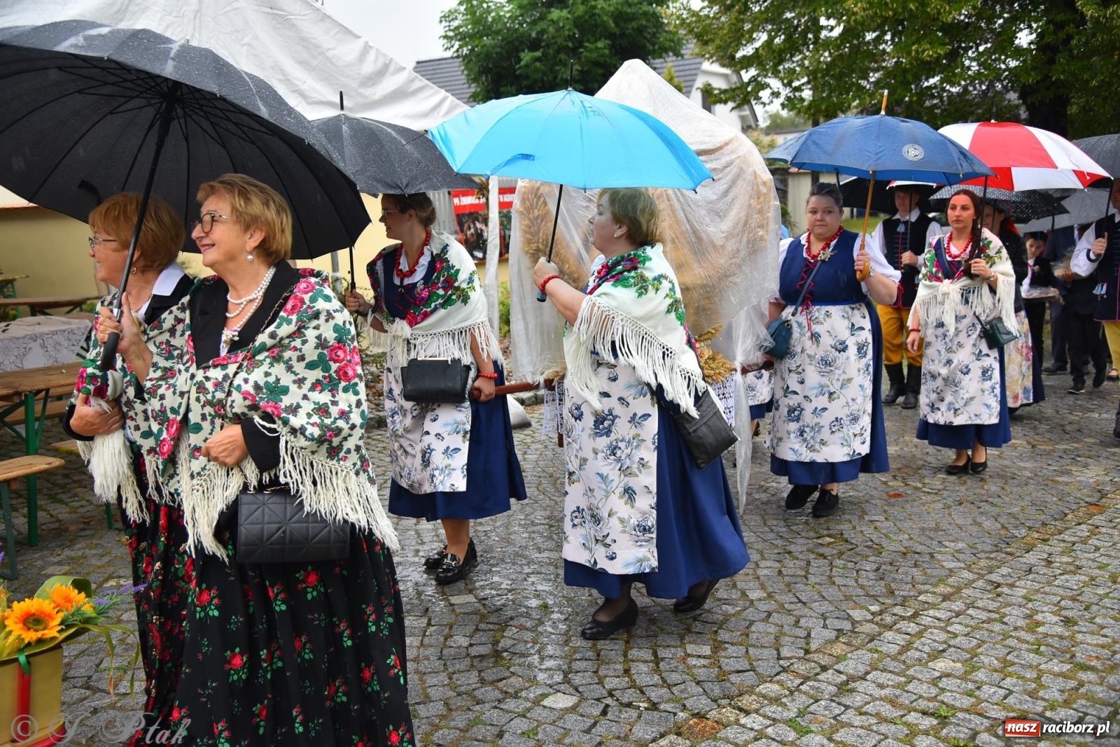 Zdjęcie w galerii na portalu naszraciborz.pl: Dożynki 2025. Tworków nie przestraszył się deszczu [FOTO i WIDEO] wiadomości z regionu
