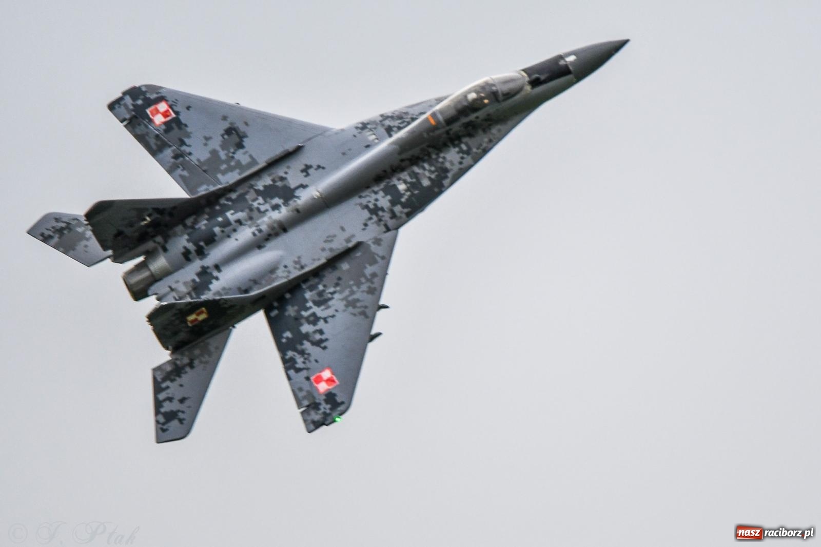 Zdjęcie w galerii na portalu naszraciborz.pl: Pogoda przerwała finał raciborskiego RC Airshow [FOTO] wiadomości z regionu