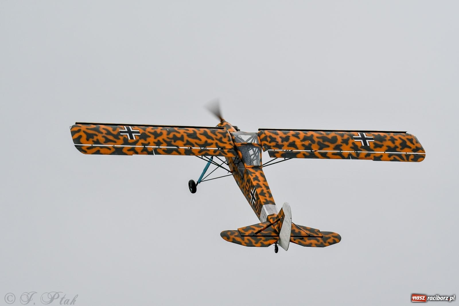 Zdjęcie w galerii na portalu naszraciborz.pl: Pogoda przerwała finał raciborskiego RC Airshow [FOTO] wiadomości z regionu