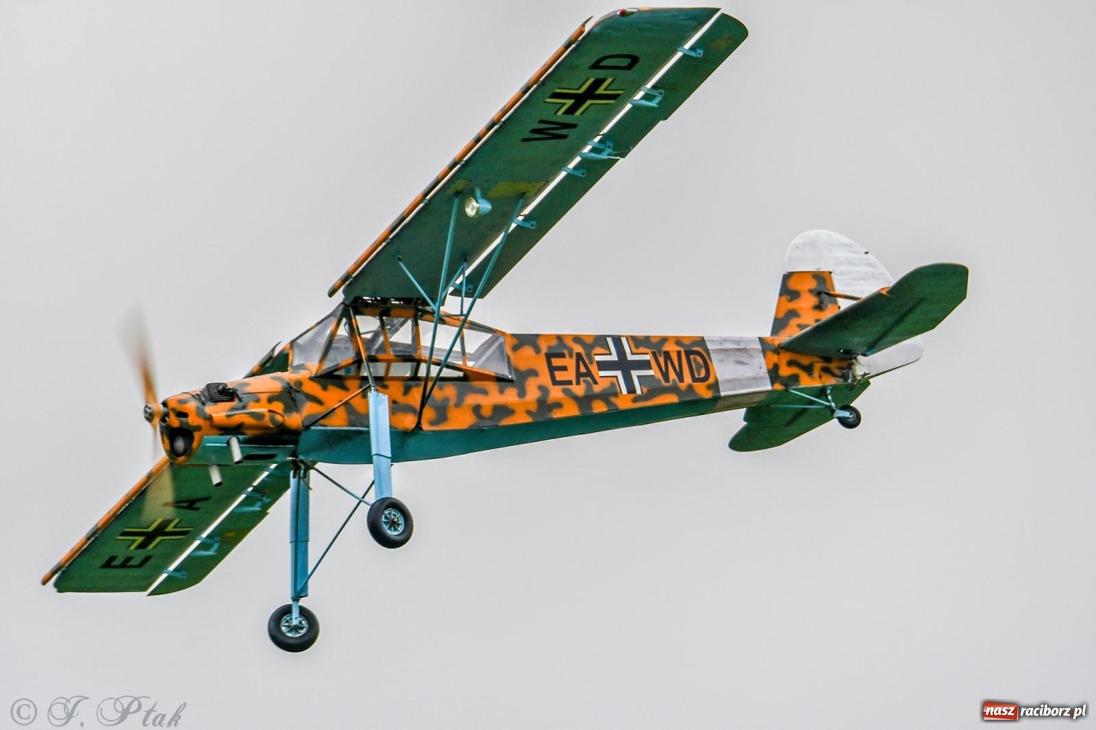 Zdjęcie w galerii na portalu naszraciborz.pl: Pogoda przerwała finał raciborskiego RC Airshow [FOTO] wiadomości z regionu