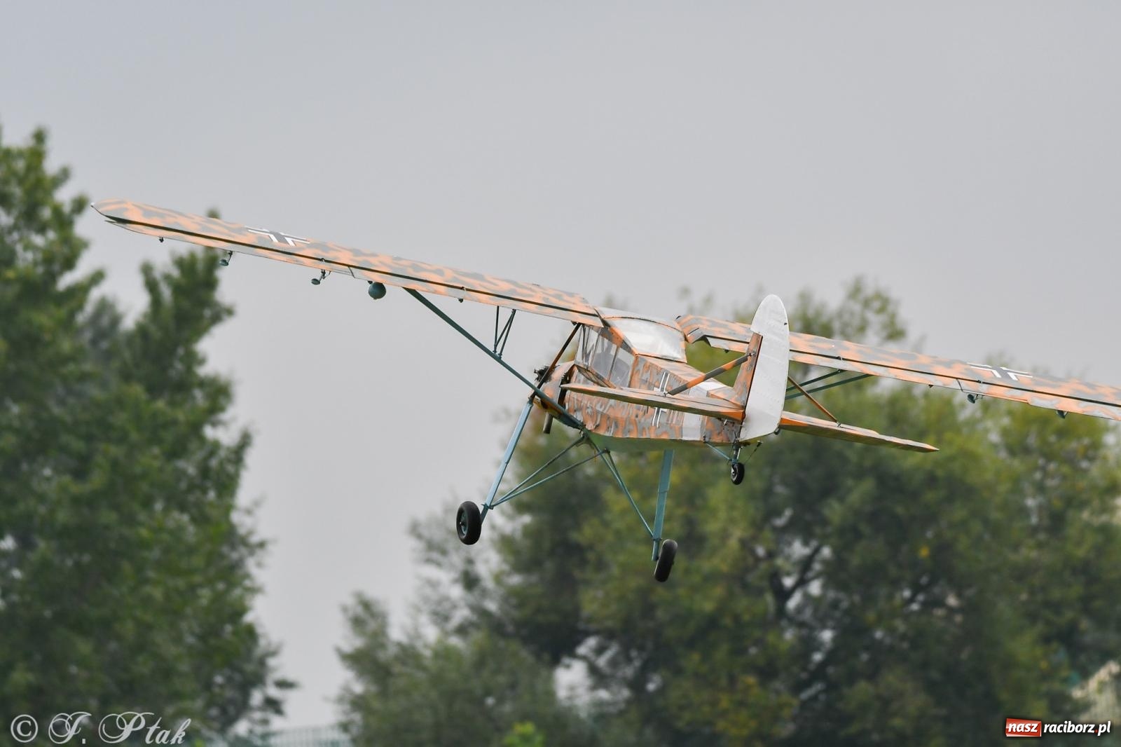 Zdjęcie w galerii na portalu naszraciborz.pl: Pogoda przerwała finał raciborskiego RC Airshow [FOTO] wiadomości z regionu